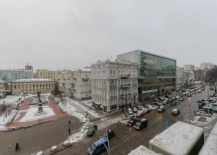 Апартаменти 3-Кімнатні М. Золоті Ворота